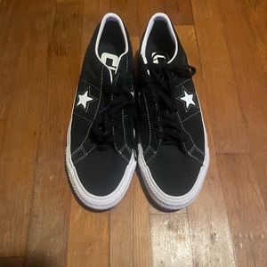 VINTAGE ALL BLACK ONE STAR CONVERSE 🔥